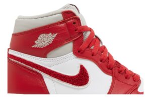Jordan 1 Retro High OG Varsity Red (Women's) DJ4891-061 - Arviolet photo 2