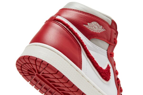 Jordan 1 Retro High OG Varsity Red (Women's) DJ4891-061 - Arviolet photo 10